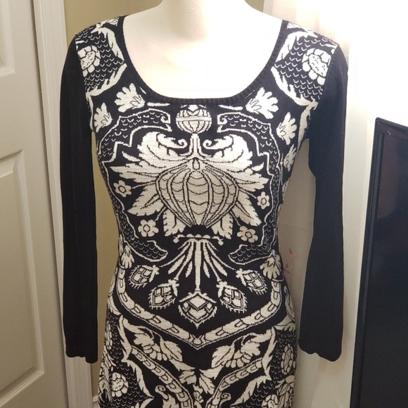 Dress - Picture 1 of 6